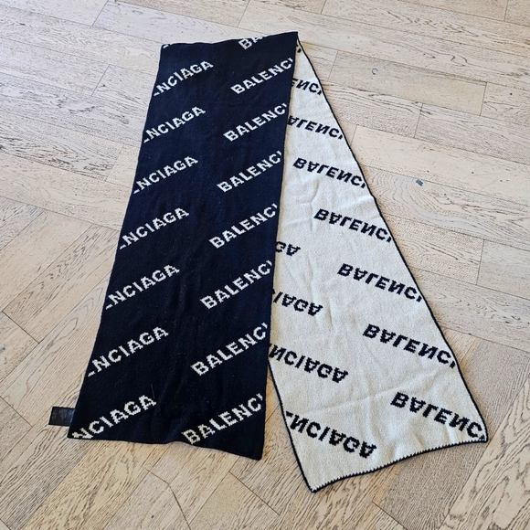 Balenciaga Monochrome Logo Scarf - Picture 3 of 9